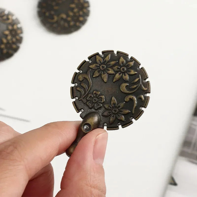 Old Thread Cutter ThreadRelic – Vintage Metal Thread Cutter Tool – thecraftyculture