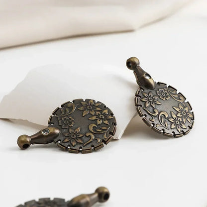 ThreadRelic – Vintage Metal Thread Cutter Tool