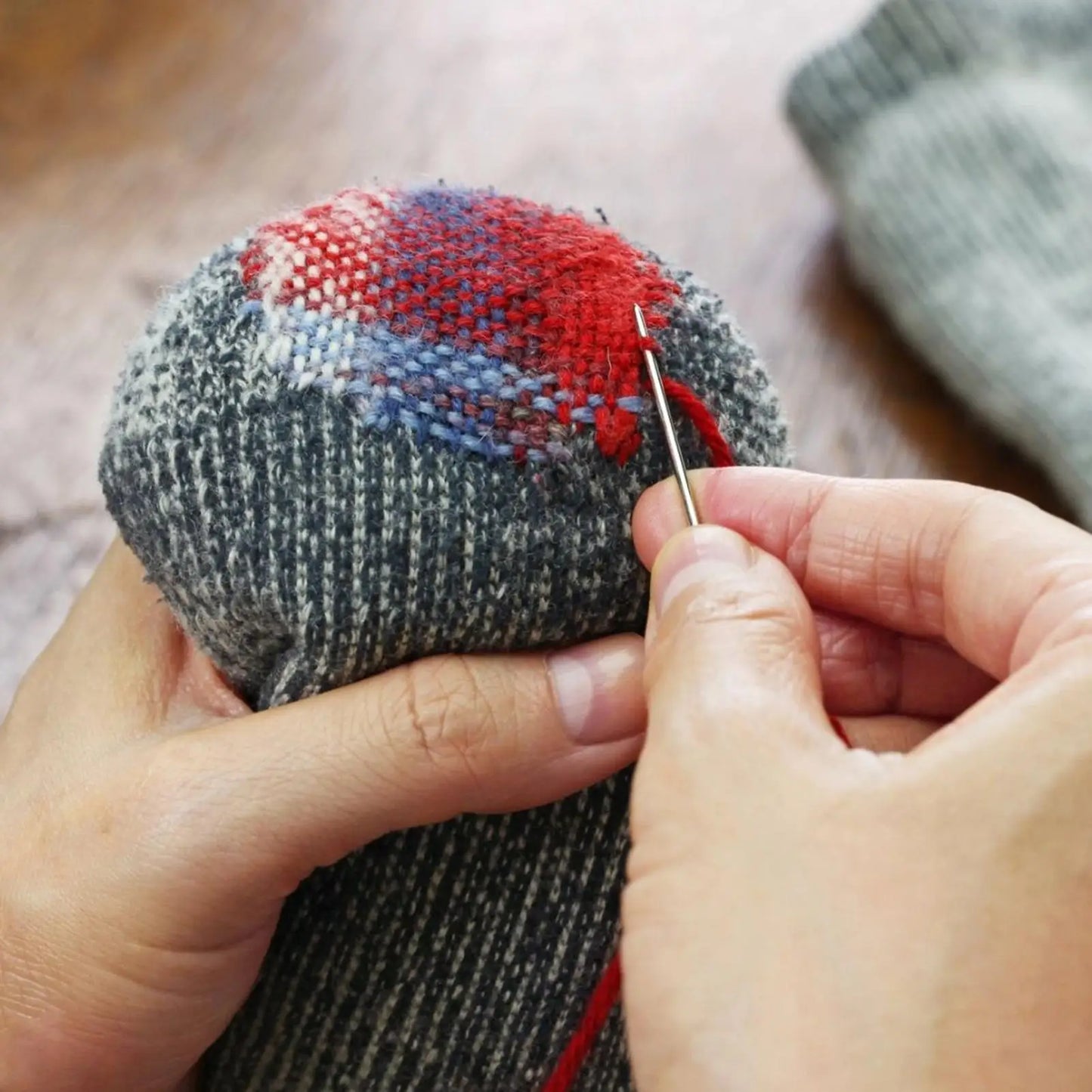 Darnella – Wooden Mushroom Sock Darning & Repair Kit
